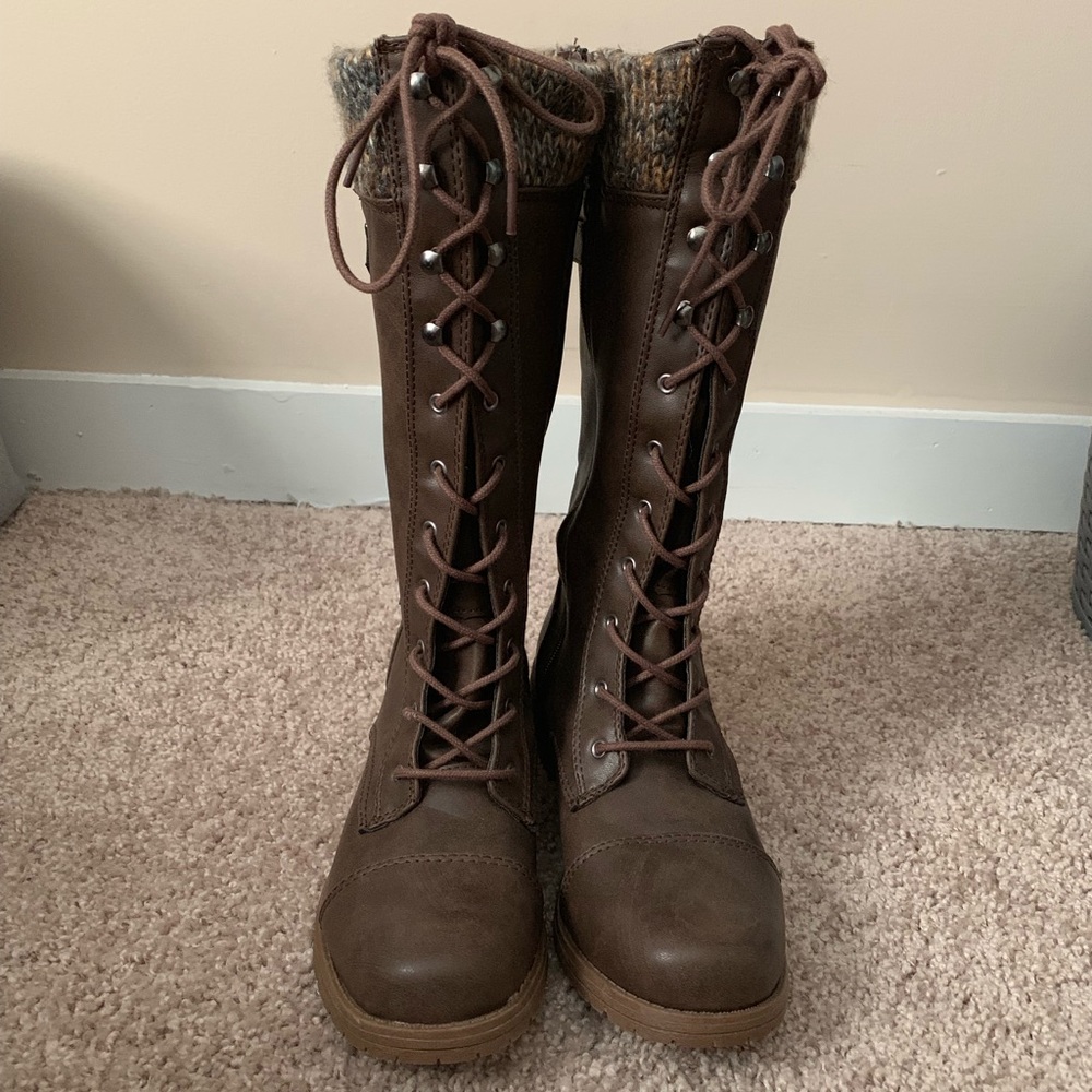 Women’s lace up boots NWOT